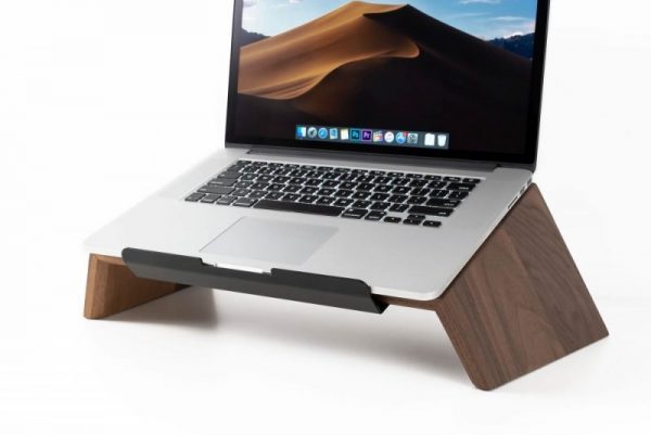 oakywood-laptop-stand-hout-walnut-hoesie
