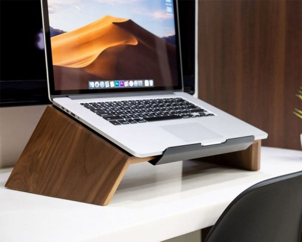 oakywood-laptop-stand-hout-walnut-hoesie