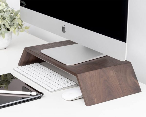 oakywood-monitor-standaard-walnoot-hout-wooden-monitor-stand-walnut-hoesie.nl