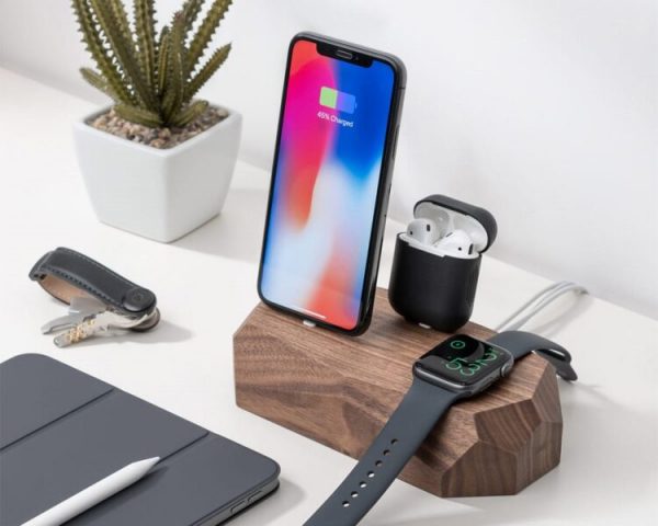 Oakywood iPhone Triple Dock – Walnoot - Oplader- iWatch - AirPods - Hout - Hoesie.nl