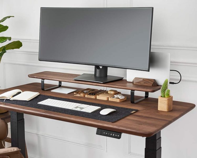 Oakywood-zit-sta-bureau-walnoot-hout-massief-standing - desk-walnut-hoesie.nl