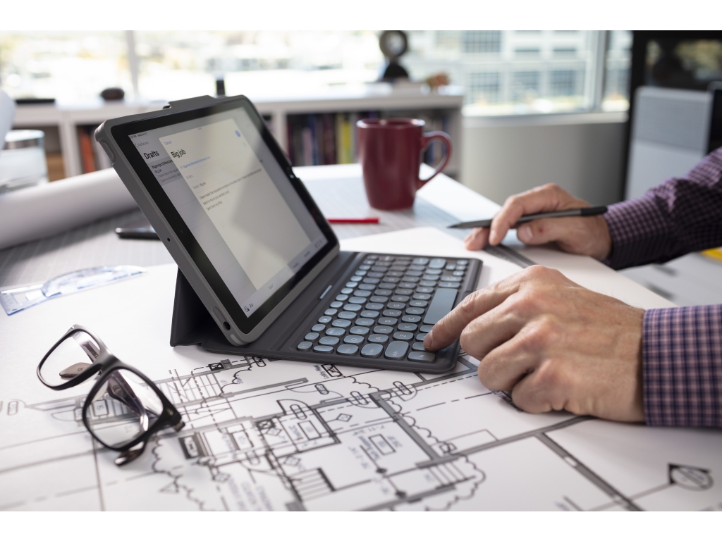 ZAGG Pro Keys Bluetooth Keyboard Case for Apple iPad Pro 12.9 (2018/2020/2021) AZERTY Black